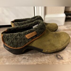 Merrell Luxe Knit Burnt Olive Clogs Size 8.5
Slip On Comfort Sandals Mule